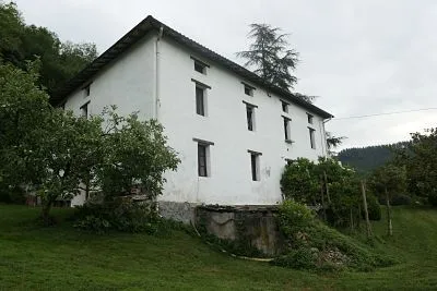 Urruti barrena Baserria