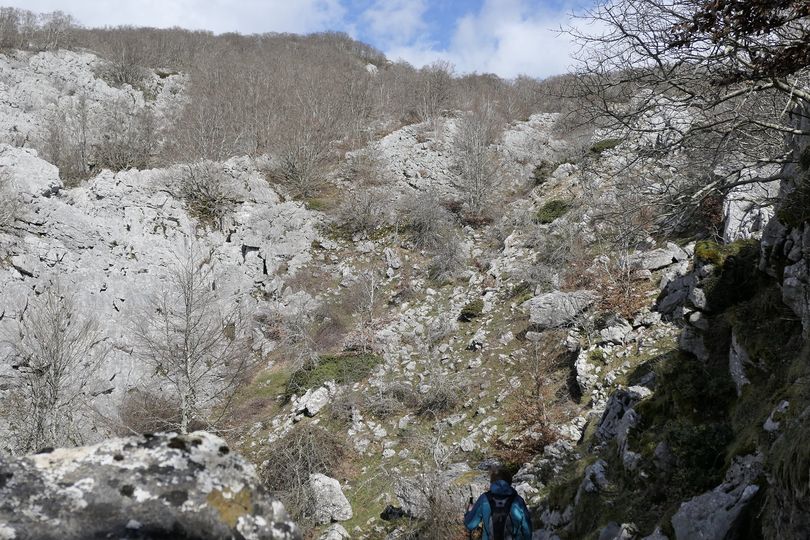 Por la ladera de Pardarri. Vaya pedregal